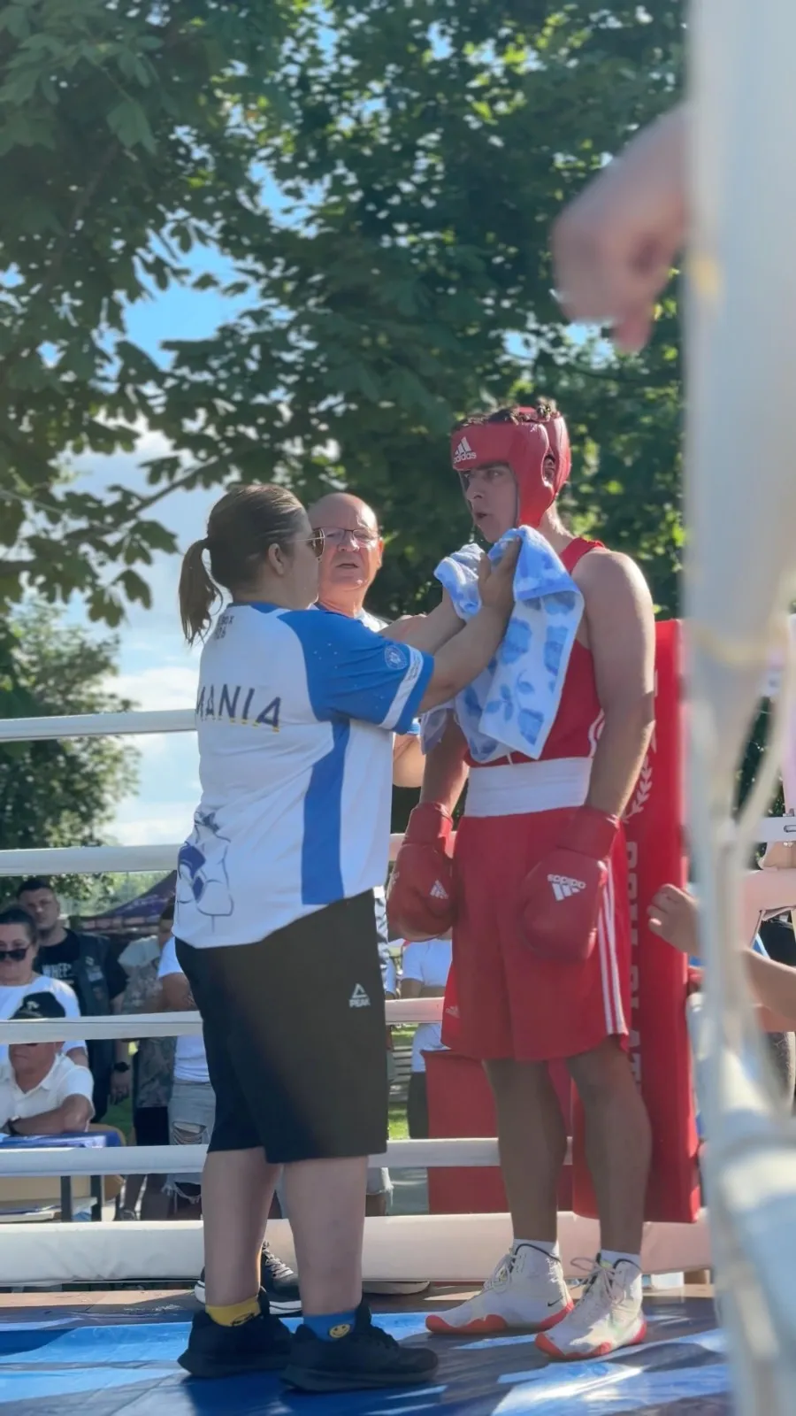 Premierea învingătorului, la ringul în aer liber