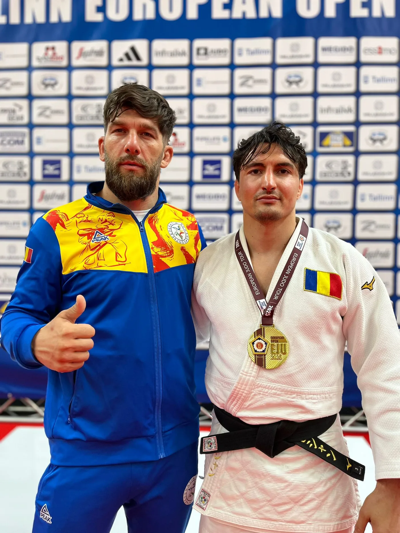 Sportivii secției de judo pe podium