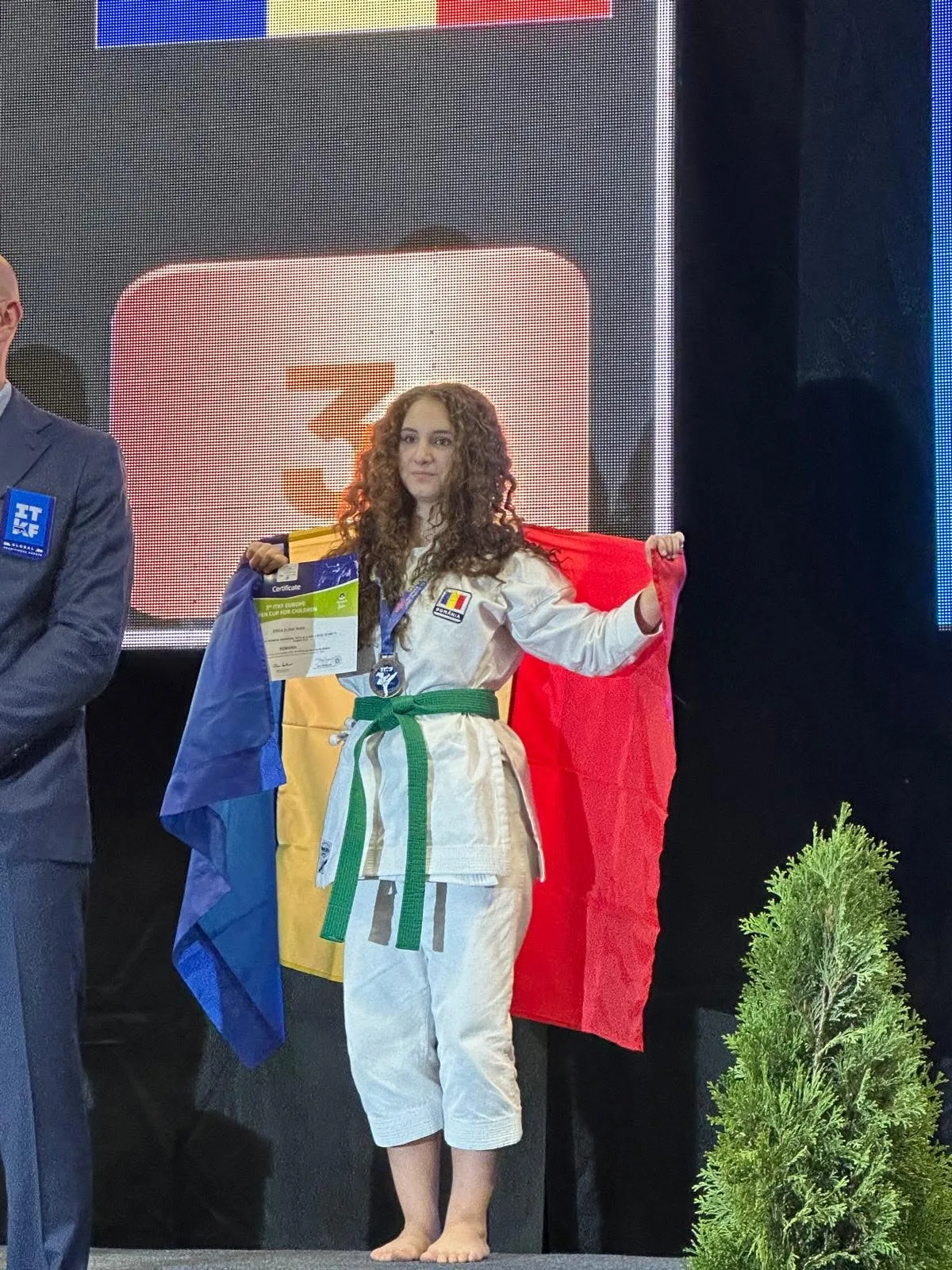 Cu tricolorul, pe podiumul de premiere